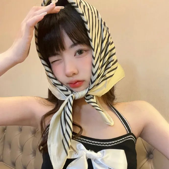 挎斗摩托车里的狗